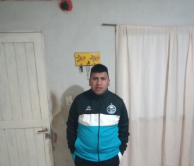 Sergio, 32, Famailla