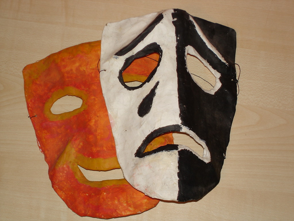 Театральная маска средняя группа