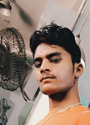 Raja, 19, India, Ghāzīpur