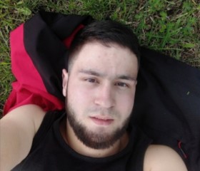 Oyatullo, 23, Lobnya
