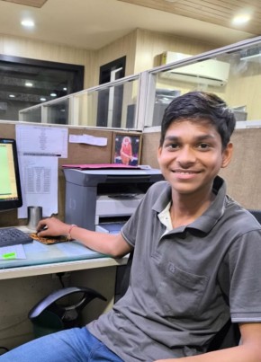 Shashank chauhan, 18, India, Delhi
