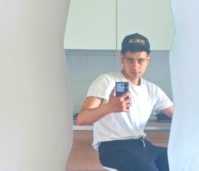 Karem, 20, Brescia
