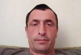Vladimir, 45 - Just Me