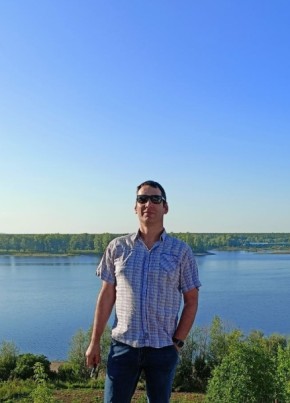 Максим из Чайковския 49 лет
