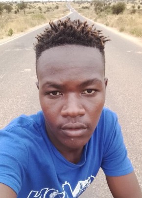 Benjamin из Nairobi 25 лет