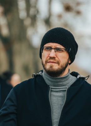 Денис из Москвы 43 года