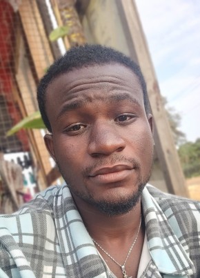 Faustin из Lomé 24 года