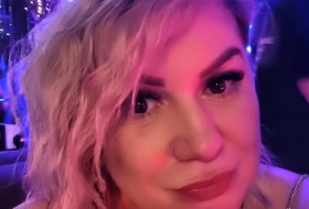 Elena, 46 - Just Me