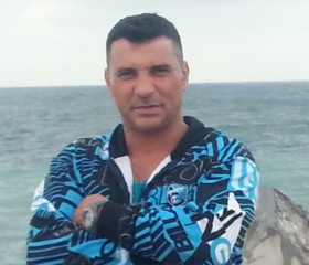 Iulian, 48, Iasi