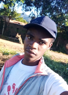 Moses Mwamburi из Voi 21 год