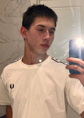 Олег из Шахты 18 лет