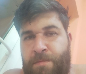 Mihai, 33, Bucharest