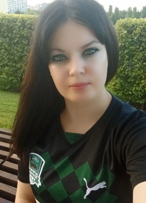 Настя Устинова