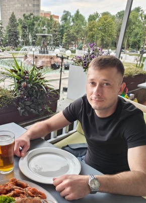 Денис Пономарев из Ростова-на-Дону 34 года