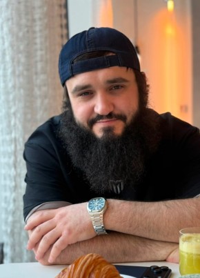 Артур из Махачкалы 30 лет