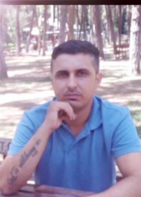 Firari Kacamak, 31, Türkiye Cumhuriyeti, İzmir