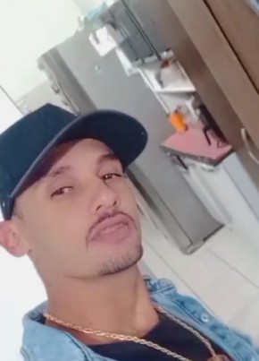 Araujo из São Paulo capital 33 года
