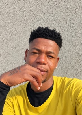 Mpho Mphaphuli из IPitoli 28 лет