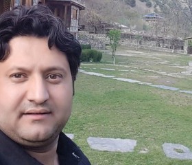 Musa, 42, Asadabad