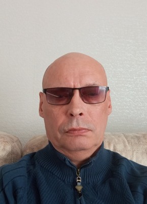 Олег из Екатеринбурга 56 лет