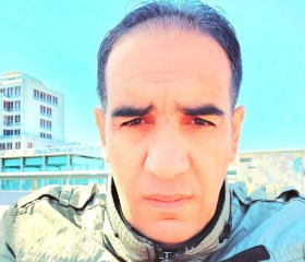 Hussein, 44, Vienna