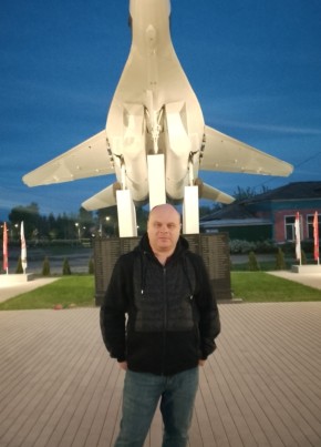 Роман из Новомосковска 43 года