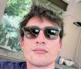 Santiago, 40, Buenos Aires