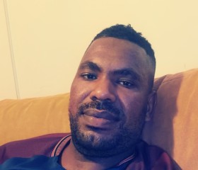 Ichem, 37, Saint-Genis-Laval
