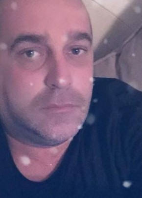 Refik, 44, Albania, Tirana