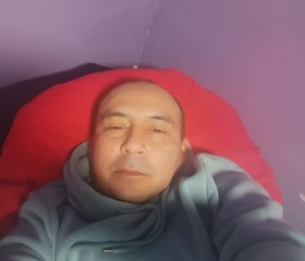 Carlos, 40, Hartford