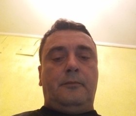 Bosanac, 46, Sarajevo
