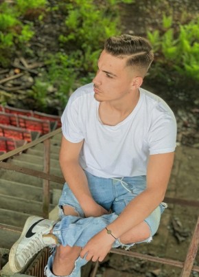 Mihai, 20, Romania, Şteiu