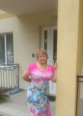 нина, 68, Россия, Геленджик
