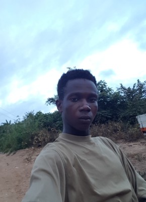 Bismark, 21, Ghana, Elmina