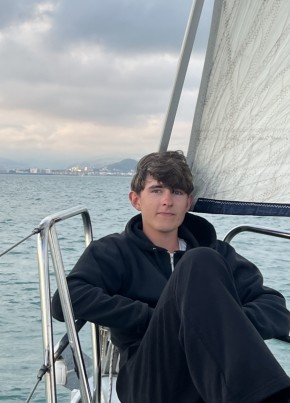 Дамир из Адлера 18 лет