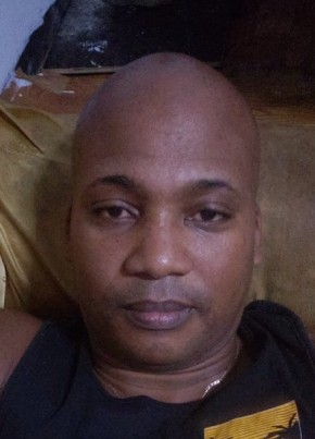 Enrique Richard, 36, Republiek Suriname, Paramaribo