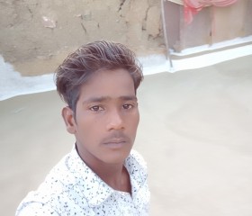 जितेंद्र, 21, Basoda