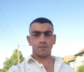 Petike, 29, Boulogne-Billancourt