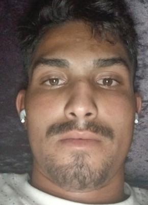 Renato из London 18 лет