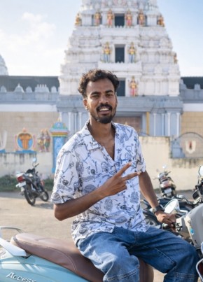 Karan из Hyderabad 22 года