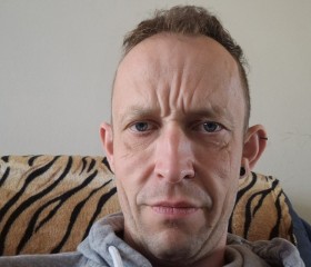 François, 32, Knesselare