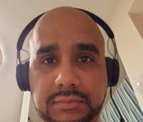 Izzy, 36, Norwood (Commonwealth of Massachusetts)