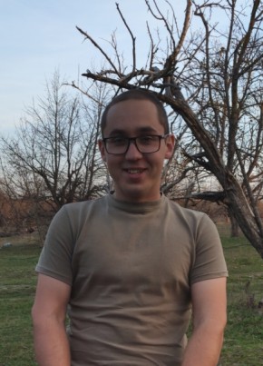 Михаил из Таганрога 19 лет