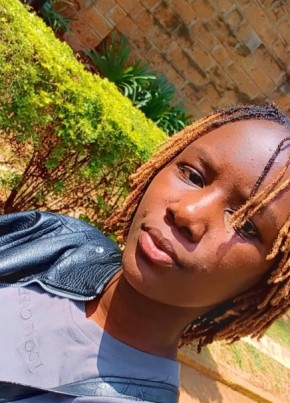 Makena из Nairobi 24 года