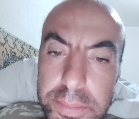 Kosova, 32, Pristina