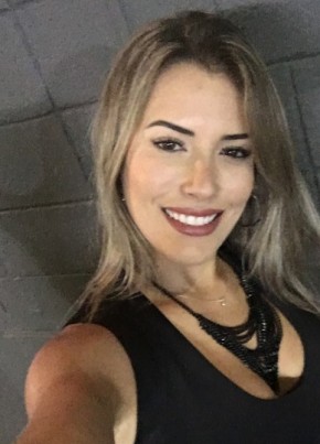 Cláudia Garcia, 31, Estado Español, la Ciudad Condal