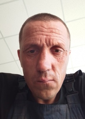 Анатолий из Смирныха 44 года