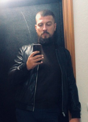 Александр из Ломоносова 44 года