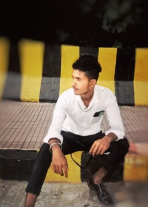 Single boy Rahul, 20, India, Burhānpur