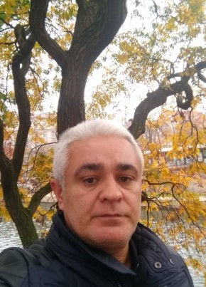 Mustafa, 52, République Française, Paris